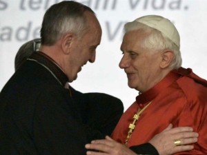 Benedicto XVI y el Cardenal Bergoglio