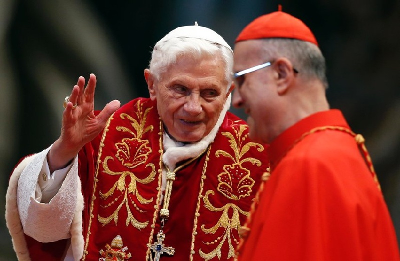 Bertone y Benedicto XVI