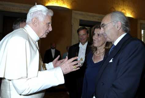 Benedicto-XVI-Ettore-Gotti-Tedeschi_PREIMA20120524_0212_32