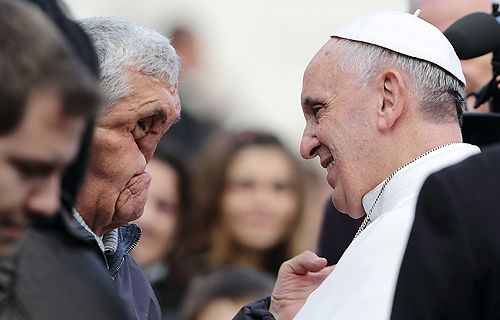 Pope_Francis_blesses_a_sick_man_after_his_general_audience_in_St_Peters_Square_Nov_20_2013_Credit_Evandro_Inetti_ZUMAPRESScom_CNA_11_20_13