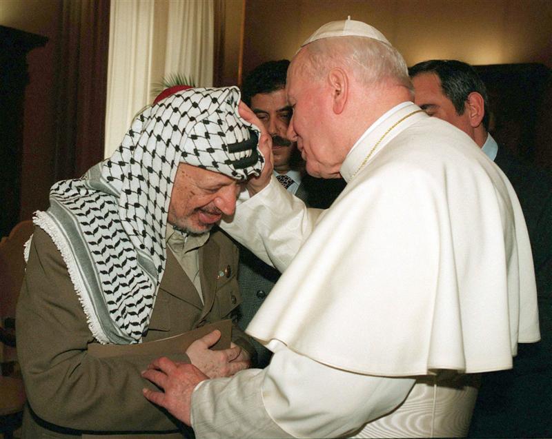 pope_john_paul_ii_and_palestinian_yasser_arafat_af_4fab842be7