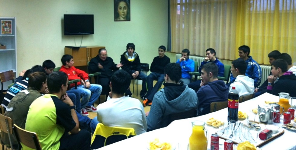 Don-Esteban-en-la-tertulia