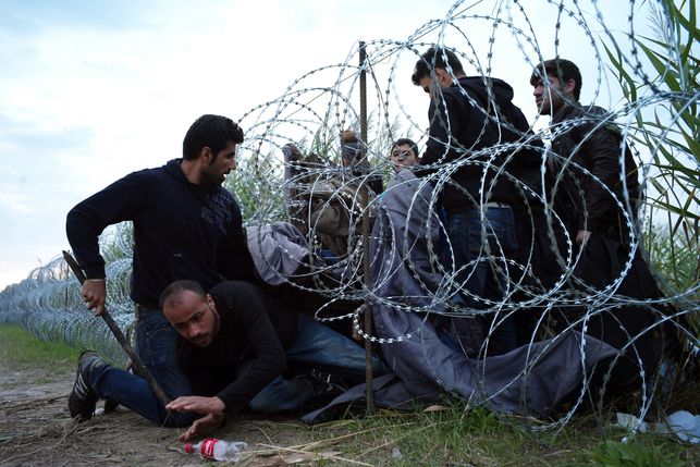 Refugiados-Hungria-Roszke-Bela-Szandelszky_EDIIMA20150826_0284_19